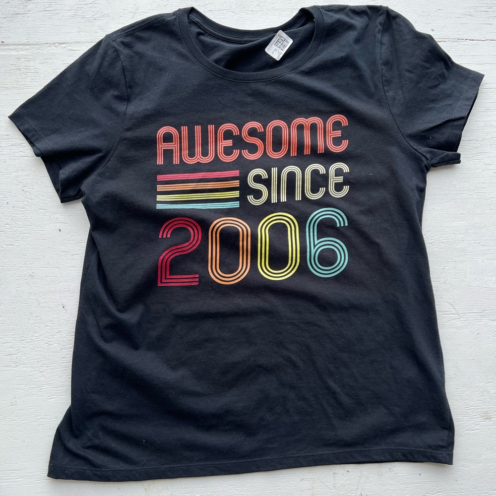 Graphic Tee. 100% Cotton. Retro Look. Black. Short Sleeve Women’s Large. New